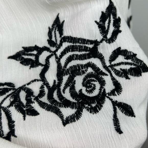 NEW My Michelle White and Black Embroidered Floral Halter Mini Dress Medium - Picture 4 of 9